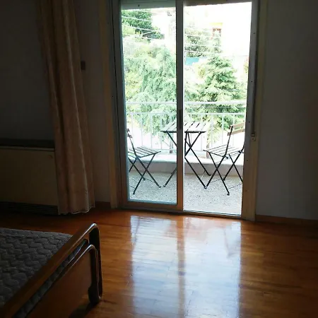 Luna Maisonette