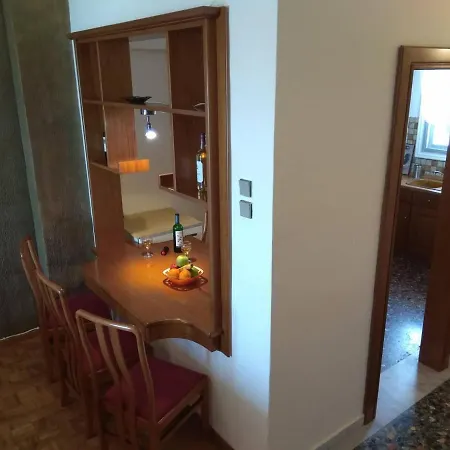 Luna Maisonette